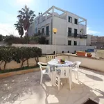 House Cecilia In