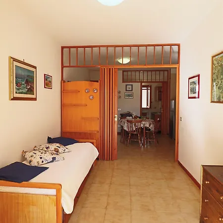 House Cecilia In *